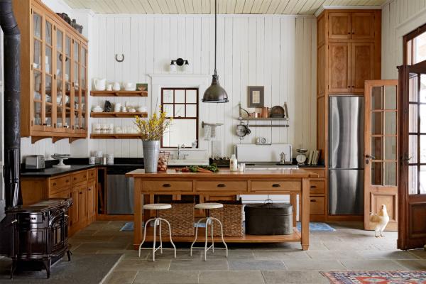 1429044194-hudson-valley-kitchen-island-0515.jpg
